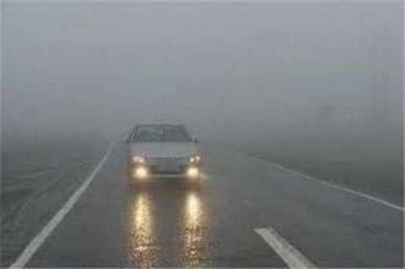 بارش باران و مه گرفتگی در جاده های 12 استان کشور