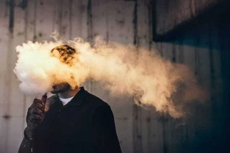 چگونه نیکوتین موجود در ویپ باعث اعتیاد جوانان می شود؟