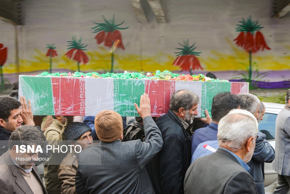 تشییع پیکر ۶ شهید گمنام دوران دفاع‌مقدس در کرمانشاه