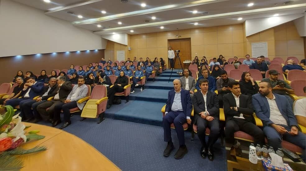دختران فوتسال بدرقه شدند - ایسنا